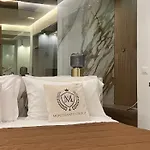 Alojamento de Acomodação e Pequeno-almoço Elegant Nel Centro Di 4*