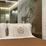 Alojamento de Acomodação e Pequeno-almoço Elegant Nel Centro Di